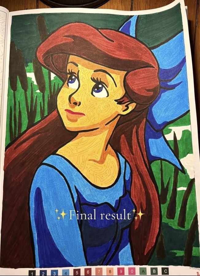 Coloriage mystère Disney réalisé avec des feutres à eau, avec un rendu coloré et texturé