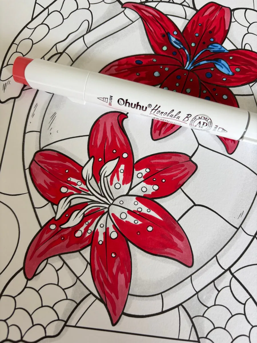 Deuxième étape du coloriage avec le rouge ajouté sur la base rose des pétales