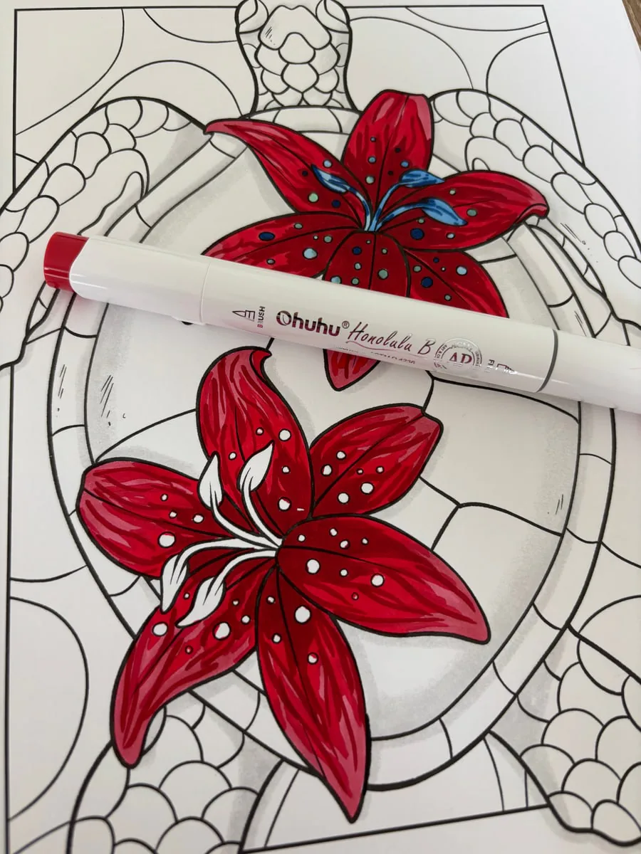 Ombres rouge foncé et traits de texture ajoutés sur les pétales